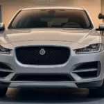 Когда необходим долив жидкости омывателя на Jaguar: основные признаки